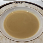 レ・シャンドール - 野菜のポタージュスープ
      　☘️長時間コトコト煮込んだ多種の野菜達が、
      　　とても優しく染み渡りました❗️