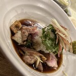 やきとり鳥すけ - 鶏の叩き。炙りたてなのかな？大根おろしとみょうがいっぱい、ポン酢タレ的なものに混ぜていただきます。美味しかった
