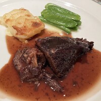 レ・シャンドール - 肉料理
                  　牛ほほ肉の赤ワイン煮込み
                  　☘️じっくり煮込んだお肉が、
                  　　とても柔らかく赤ワインソースが
                  　　染み込んで美味しかったです❗️