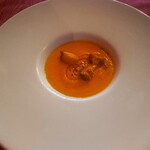 リオス ボングスタイオ - 「有機ニンジンのズッパとクミン風味のクルトン」のスープ