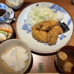 Izumiya - ◯大粒の牡蠣フライ定食¥1,600／ご飯少なめ。
                      上から