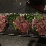 日本の酒と馬の肉 ウマ○ - 馬刺し