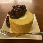 ナニワヤ・カフェ - ロールケーキ(ゆであずき添え)