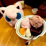 みはし - 小倉あんみつに桜アイスをトッピング