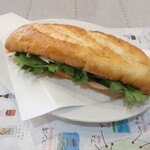 PHONG THANG - Bánh mì đặc biệt（特製バインミー）※ハム・焼き豚肉・パテ・チーズ・野菜