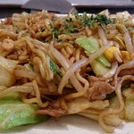 Monja Okonomiyaki Teppanyaki Bumbun - ぶんぶん ＠西葛西 焼きそば 横からの眺め 結構ボリュームあります