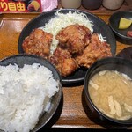 Kishikara - 旨タレがらみ鶏唐揚げ定食 (4個) 935円