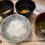 Yakitori Taira - そぼろと玉子といくらとご飯に、味噌汁