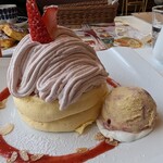 大江ノ郷自然牧場　ココガーデン - 期間限定苺モンブランのパンケーキ