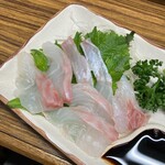 立呑み処 入部酒店 - イシダイお造り