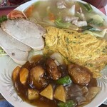 福来軒 - 中華ランチ1580円。酢豚、八宝菜、卵焼き、サラダ、焼豚2枚付き。野菜たっぷりで美味しくて大満足な一皿です。