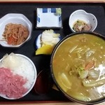 丸登食堂 - 【H26.2.9】カレーやさいラーメンのセット・ネギトロ丼付き。９５０円。
            