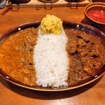 八仙花 - カレーライス2種盛りとトッピング トマト