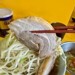 ラーメン二郎 - 「小ラーメン」のブタ
            2024年4月6日