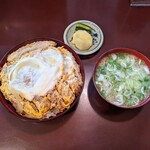 駅前食堂 - 料理写真:カツ丼 950円