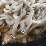 ラーメン二郎 - スープを吸う前のオーション麺。