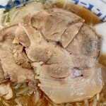 ラーメン福 - 特製ラーメン(チャーシュー露出)