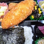 ゆうごはん - 私が頂いた のり弁当です！500円ですが 今日は ご飯大盛りにしたので　税込！600円でした！