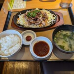 やよい軒 - 私が注文した、牛焼きしゃぶとたっぷり野菜定食(税込1,000→アプリのクーポンで、970円)