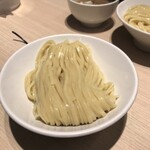 東京アンダーグラウンドラーメン 頑者 - 中太ストレート麺！