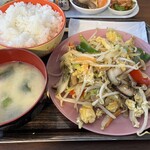 ギョウザとカレーのてっちゃん - 餃子定食