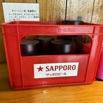 支那そば専門店 へいきち - 可愛いコップ入れ。お水はセルフで。
