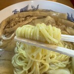 支那そば専門店 へいきち - 細麺、スルスル入ります。