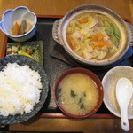 teishokuizakayakakashi - かかし　日替わり定食（カレー鍋）