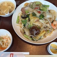 過門香 KITTE丸の内店 - 海鮮入り五目あんかけ固焼きそばセット 過門香 KITTE丸の内店 - 海鮮入り五目あんかけ固焼きそばセット