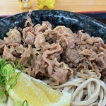 まえばうどん - 肉もたっぷりと