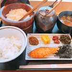 Ohitsu Zen Tambo - 昼おひつ膳定食、焼き鮭