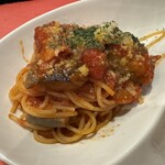 IL CHIANTI - 揚げナスとベーコン パスタ