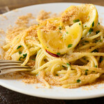 Spaghetti with lemon and fish reef