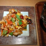 味の來々軒 - 鶏とカシューナッツの炒め。めちゃ旨い。