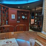 味の來々軒 - テーブル席と内観。