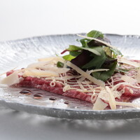Bullsオリジナル！肉厚和牛のカルパッチョ