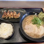 らーめん与七 - 240405金　滋賀　らーめん与七 南草津店　とんこつラーメン　餃子セット380円