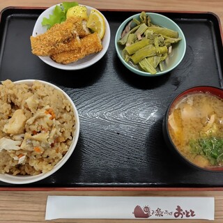 おわせ魚食堂 - 料理写真:魚ご飯、めちゃ大盛じゃない？魚尽くし。ぜいたく。