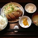 自由軒 - チーズメンチかつ定食