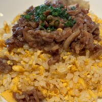 シェフス - 肉のせ炒飯