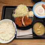 松のや - ロースかつポテサラ定食ご飯特盛無料500円+ソーセージエッグ150円