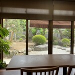 フレッシュ ケーキ カフェ - 手入れのされている庭