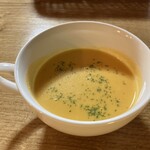 野菜が主役の古民家レストラン 花果菜 - 人参ポタージュ！