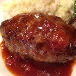 神戸パリ食堂 - ハンバーグ。
      肉汁がジュワッと出てきます。
      自家製のソースも絶品！