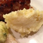 神戸パリ食堂 - 自家製のマヨネーズで作ったポテトサラダ。 酸味が少ないので軽やかで滑らかな舌触り◎