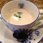 神戸パリ食堂 - かぶらの自家製スープ。
      かぶらってこんなに甘みがあるんだと思えるポタージュスープ◎
      
