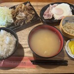 大衆食堂・酒処 レトロ野郎 - 生姜焼き、ベーコンエッグ、ご飯、味噌汁、小鉢