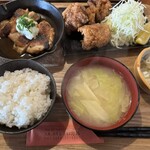 大衆食堂・酒処 レトロ野郎 - チキンステーキと唐揚げの鶏づくし定食。