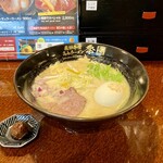 Hidagyuukotsutakayamaramemmatsuri - 飛騨牛ラーメン白湯味＋辛味噌玉