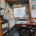 そば処 大むら - 窓際席の雰囲気たるや(暇な時旦那さんが新聞でも読んでいそうだ)